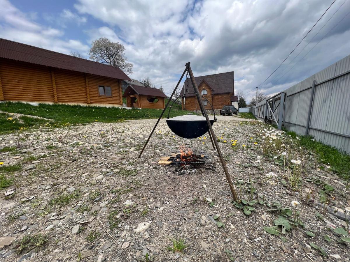Котедж Mezohat Koz'meshchyk Exteriör bild